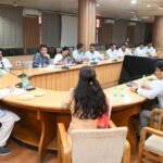 कृषि मंत्री गणेश जोशी ने समीक्षा बैठक में कहा- किसानों और महिलाओं के हितों में शासन प्रतिबद्ध, प्रत्येक किसान और महिला समूह तक पहुंचेगी सरकारी योजनाओं का लाभ।