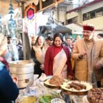 मसूरी विंटर कार्निवाल के अंतर्गत मॉल रोड पर फूड स्टॉलों का विधिवत उद्घाटन करते कैबिनेट मंत्री गणेश जोशी